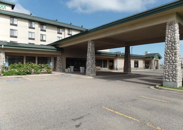 Holiday Inn & Suites
